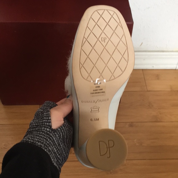 Donald Pliner Faune white leather fur heels - Picture 2 of 5